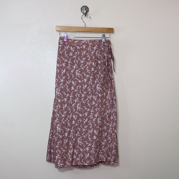 Urban Romantics - Pink & White Floral Midi Wrap Skirt - Picture 10 of 14